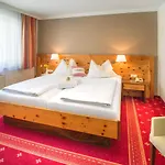 Отель Tauernblick 3*